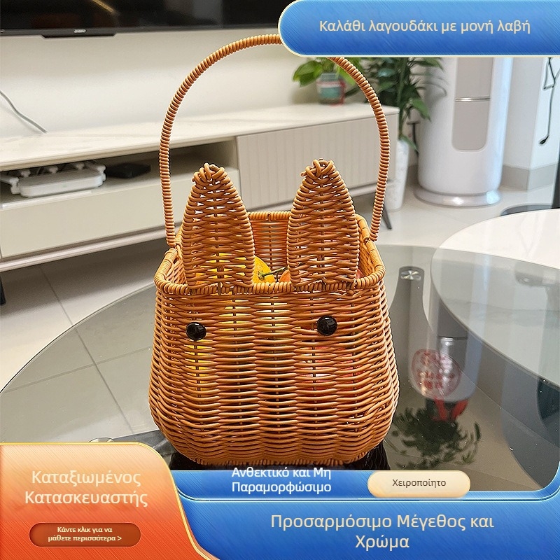 Γλυκό μικρό καλάθι με χειρολαβή σε θέμα λαγουδάκι, για υπαίθριο πικνίκ και συλλογή αυγών και φρούτων — αξεσουάρ φωτογράφισης.