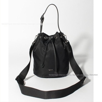 Γυναικεία τσάντα από νάιλον, bucket bag μεσαίου μεγέθους, street style, crossbody με κούμπωμα