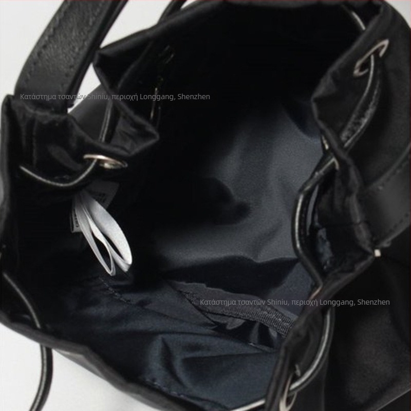 Γυναικεία τσάντα από νάιλον, bucket bag μεσαίου μεγέθους, street style, crossbody με κούμπωμα