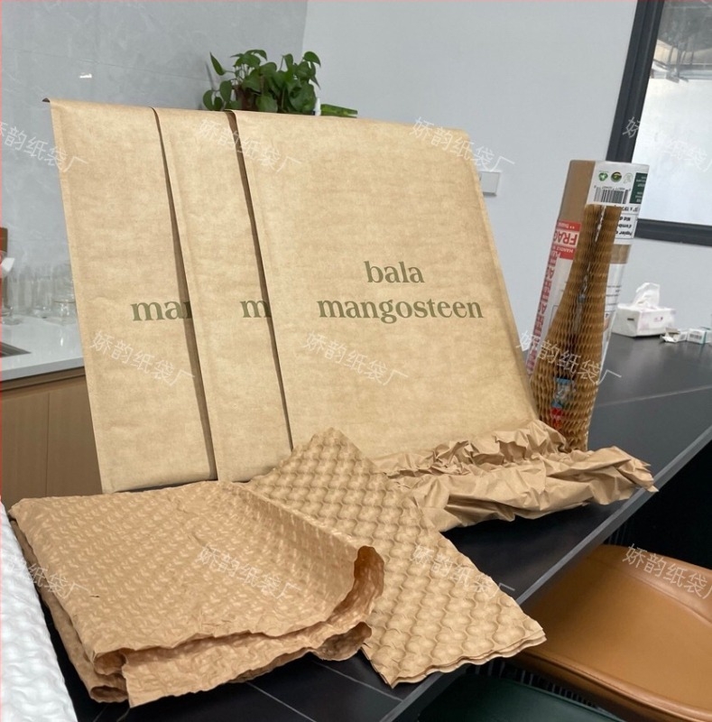 Φάκελος από Kraft χαρτί με επένδυση φυσαλίδων για προστασία ρούχων – Οικολογική, ανακυκλώσιμη συσκευασία