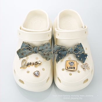 Σετ DIY αξεσουάρ για παπούτσια Crocs-style: διακοσμήσεις με denim αστέρι και φιόγκο, λουλούδια για παπούτσια, καρφίτσες μαλλιών και διακοσμητικά θήκων κινητών
