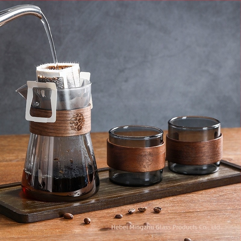 Γυάλινο σετ καφέ pour-over: κανάτα σε μορφή συννεφιάς, ποτήρι για κοινή χρήση και μετρητής — συμπαγές σετ από γυαλί μποροσίλιτικ