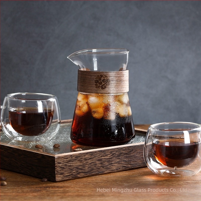 Γυάλινο σετ καφέ pour-over: κανάτα σε μορφή συννεφιάς, ποτήρι για κοινή χρήση και μετρητής — συμπαγές σετ από γυαλί μποροσίλιτικ