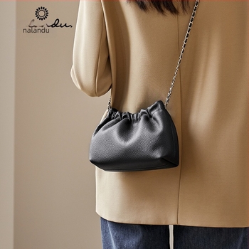 Ναλάντου γυναικεία δερμάτινη τσάντα crossbody με αλυσίδα, μικρή, πλισέ σε σχήμα συννεφιάς (μοντέλο 2026)
