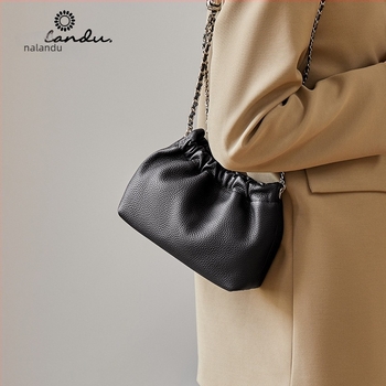 Ναλάντου γυναικεία δερμάτινη τσάντα crossbody με αλυσίδα, μικρή, πλισέ σε σχήμα συννεφιάς (μοντέλο 2026)