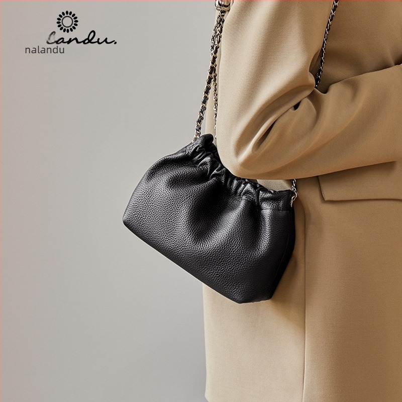 Ναλάντου γυναικεία δερμάτινη τσάντα crossbody με αλυσίδα, μικρή, πλισέ σε σχήμα συννεφιάς (μοντέλο 2026)