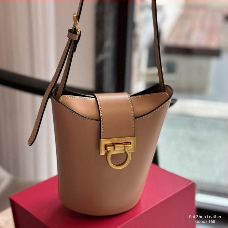Τσάντα bucket από δέρμα πρώτης στρώσης με αγκράφα σε σχήμα αλόγου, μεγάλη χωρητικότητα, καθημερινή τσάντα ώμου