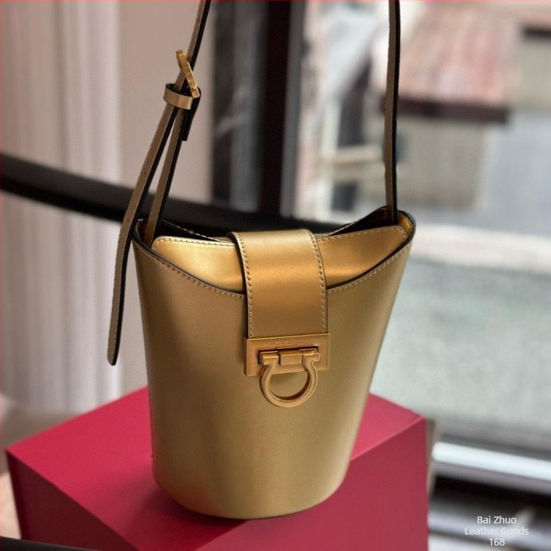 Τσάντα bucket από δέρμα πρώτης στρώσης με αγκράφα σε σχήμα αλόγου, μεγάλη χωρητικότητα, καθημερινή τσάντα ώμου