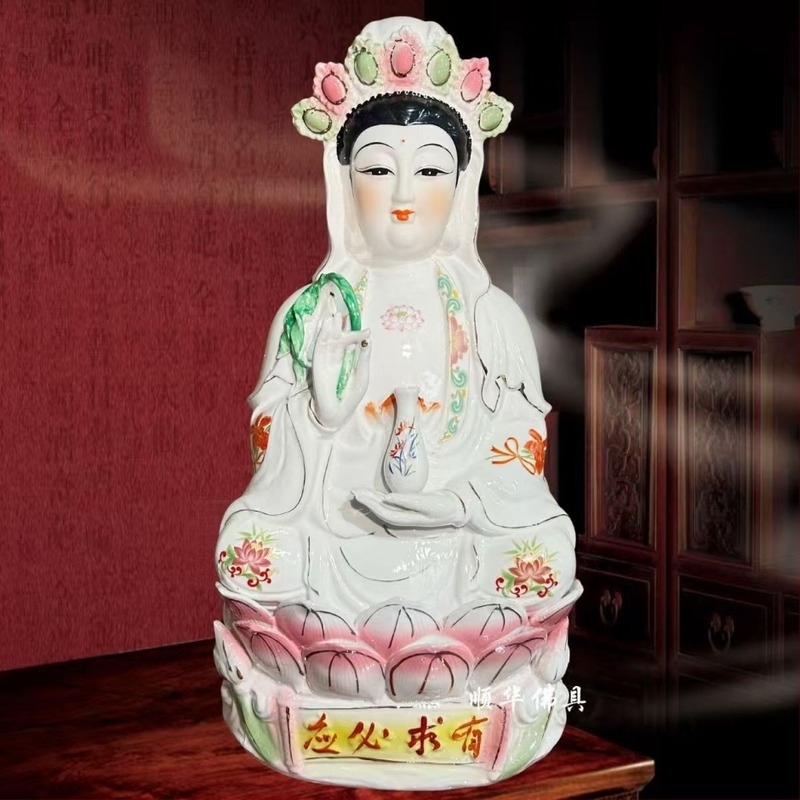 Κεραμικό άγαλμα Guanyin Avalokitesvara Bodhisattva, καθισμένο πάνω σε λωτό