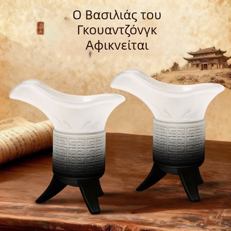 Σετ αρχαϊκών αυτοκρατορικών ποτηριών, ποτήρια λευκού κρασιού, διανομέας και μικρά φιαλίδια