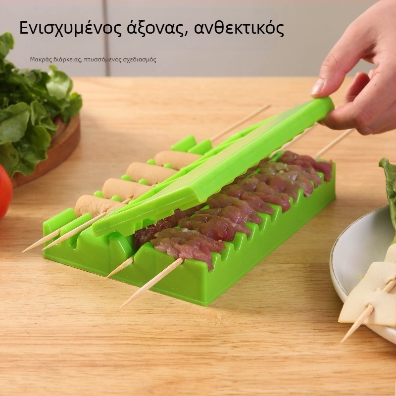 Φόρμα τριών σε ένα για σουβλάκι μπάρμπεκιου: αρνίσια σουβλάκια, ρολά τένοντων, λαχανικών ρολά και δέρμα τόφου
