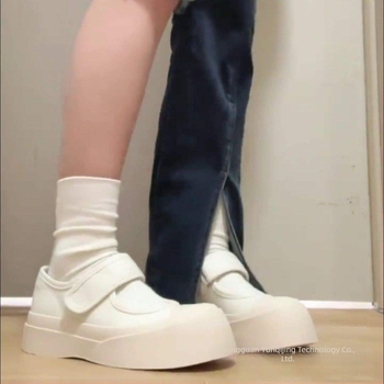 Γυναικείες Mary Jane παπούτσια από λευκό καμβά με παχιά σόλα, χαμηλό ύψος, κλείσιμο Velcro