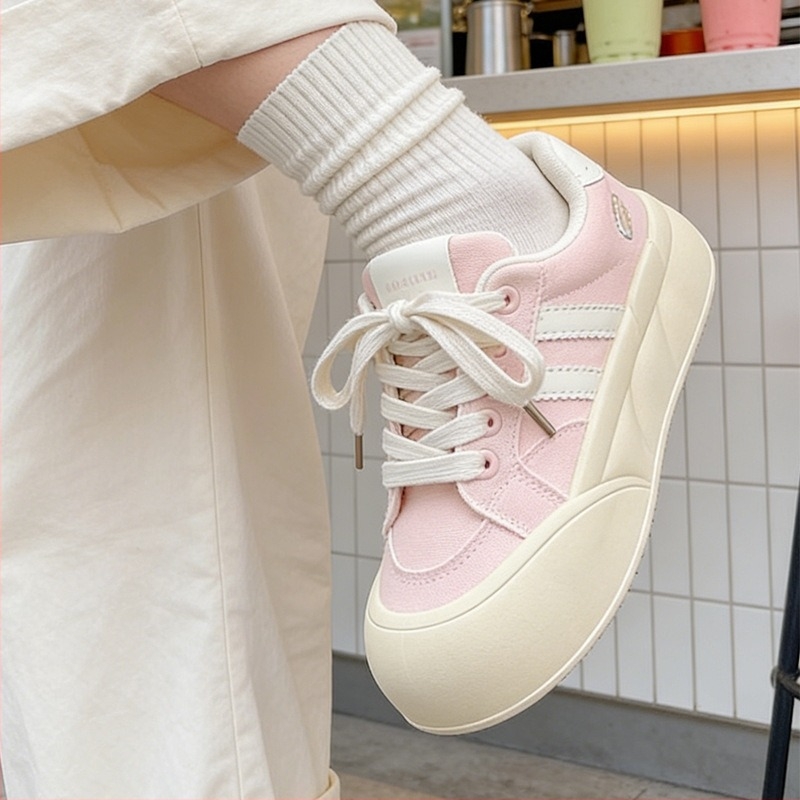 Γυναικείες καμβά sneakers με παχιά σόλα, λευκά, casual στυλ, άνοιξη 2026