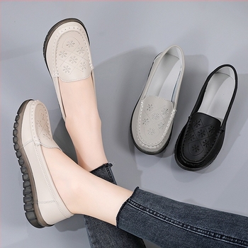 Γυναικείες slip-on loafers με μαλακή αντιολισθητική σόλα και επάνω μέρος από συνθετικό δέρμα; άνετες καθημερινές παπούτσια για φθινόπωρο.