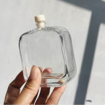 100 ml Διαφανής γυάλινη φιάλη επίπεδης τετράγωνης μορφής με μικρό στόμιο για οινοπνευματώδη, αρωματοθεραπεία, επαναγέμισμα αρωμάτων, καφέ και ποτά, κενή διακοσμητική φιάλη
