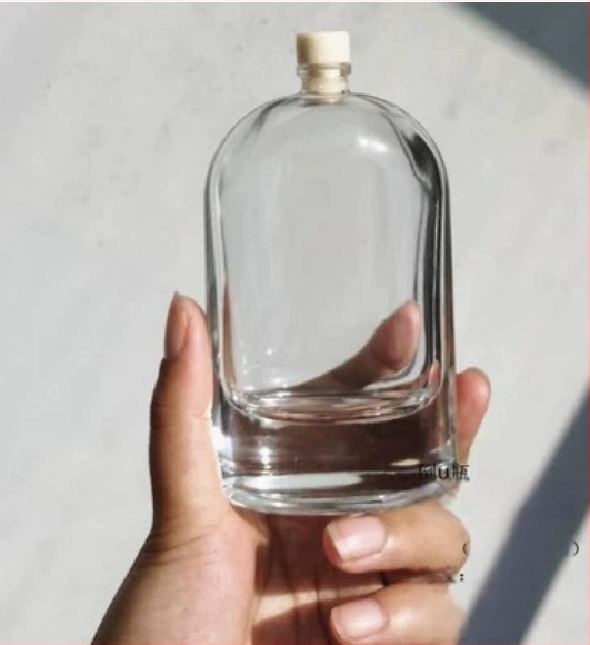 100 ml Διαφανής γυάλινη φιάλη επίπεδης τετράγωνης μορφής με μικρό στόμιο για οινοπνευματώδη, αρωματοθεραπεία, επαναγέμισμα αρωμάτων, καφέ και ποτά, κενή διακοσμητική φιάλη