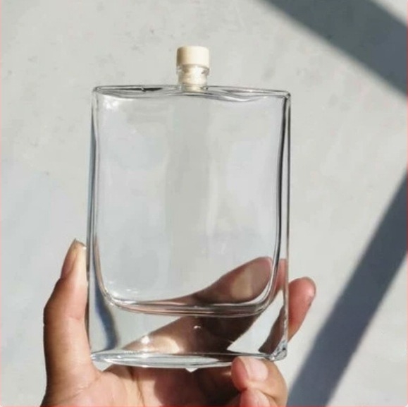 100 ml Διαφανής γυάλινη φιάλη επίπεδης τετράγωνης μορφής με μικρό στόμιο για οινοπνευματώδη, αρωματοθεραπεία, επαναγέμισμα αρωμάτων, καφέ και ποτά, κενή διακοσμητική φιάλη