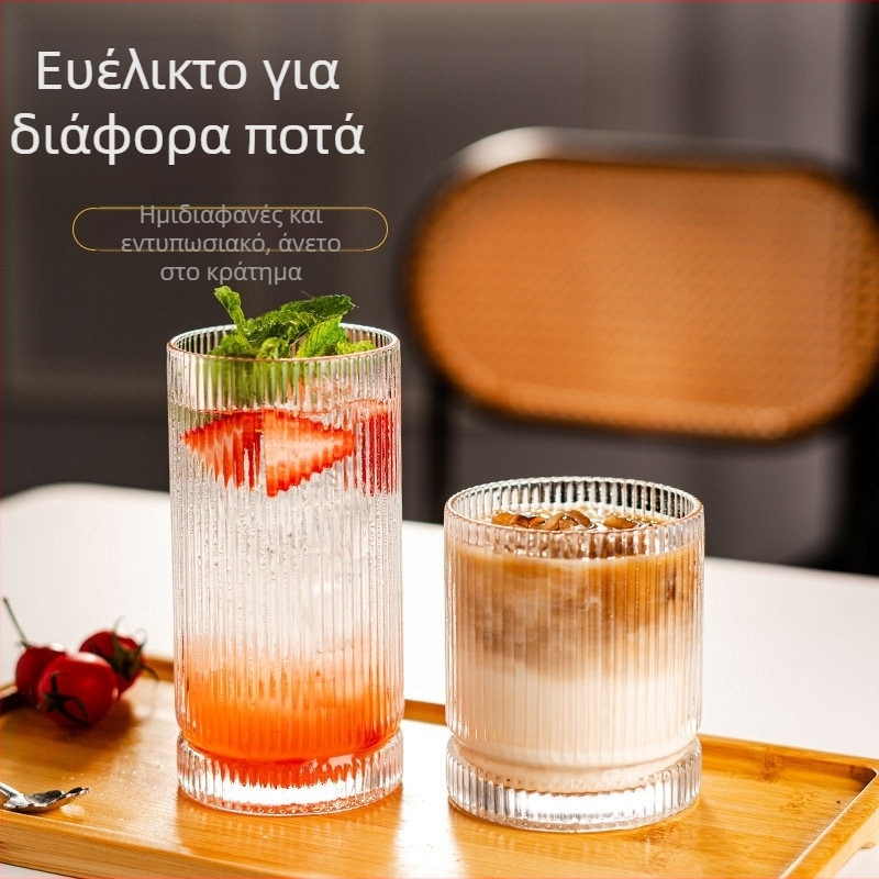 Ριγέ γυάλινο ποτήρι μακρών ποτών – ουίσκι, κοκτέιλ και καφέ — μινιμαλιστικό, Instagram-εμπνευσμένο στυλ, υψηλή αισθητική