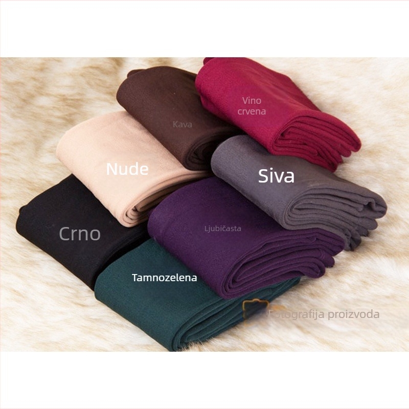 U ime veleprodaje proljetnih, jesenskih i zimskih ženskih vunenih hlača nose tanke hlače s flisom, tajice i čarape