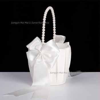 Vjenčana cvjetna košara u zapadnjačkom stilu Cvjetna košara za djevojčice posuta cvijećem Vjenčana cvjetna košara za djevojčice posuta cvijećem Ručna cvjetna košara s biserima Biserni leptir