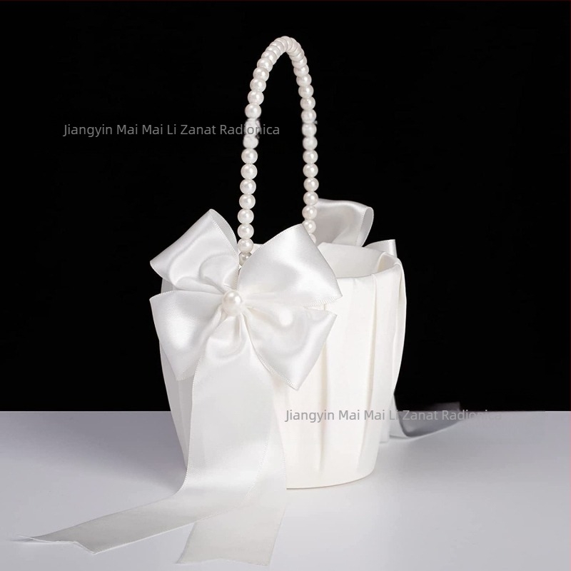 Vjenčana cvjetna košara u zapadnjačkom stilu Cvjetna košara za djevojčice posuta cvijećem Vjenčana cvjetna košara za djevojčice posuta cvijećem Ručna cvjetna košara s biserima Biserni leptir