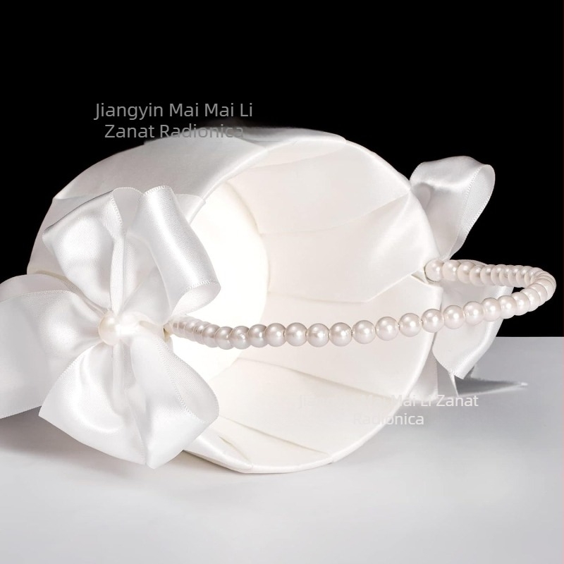 Vjenčana cvjetna košara u zapadnjačkom stilu Cvjetna košara za djevojčice posuta cvijećem Vjenčana cvjetna košara za djevojčice posuta cvijećem Ručna cvjetna košara s biserima Biserni leptir