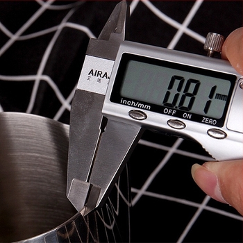 Prekogranični vrući vrč za pjenjenje mlijeka od nehrđajućeg čelika sa šiljastim izljevom i naljepnicom temperature, vrč za pjenjenje mlijeka od 600 ml