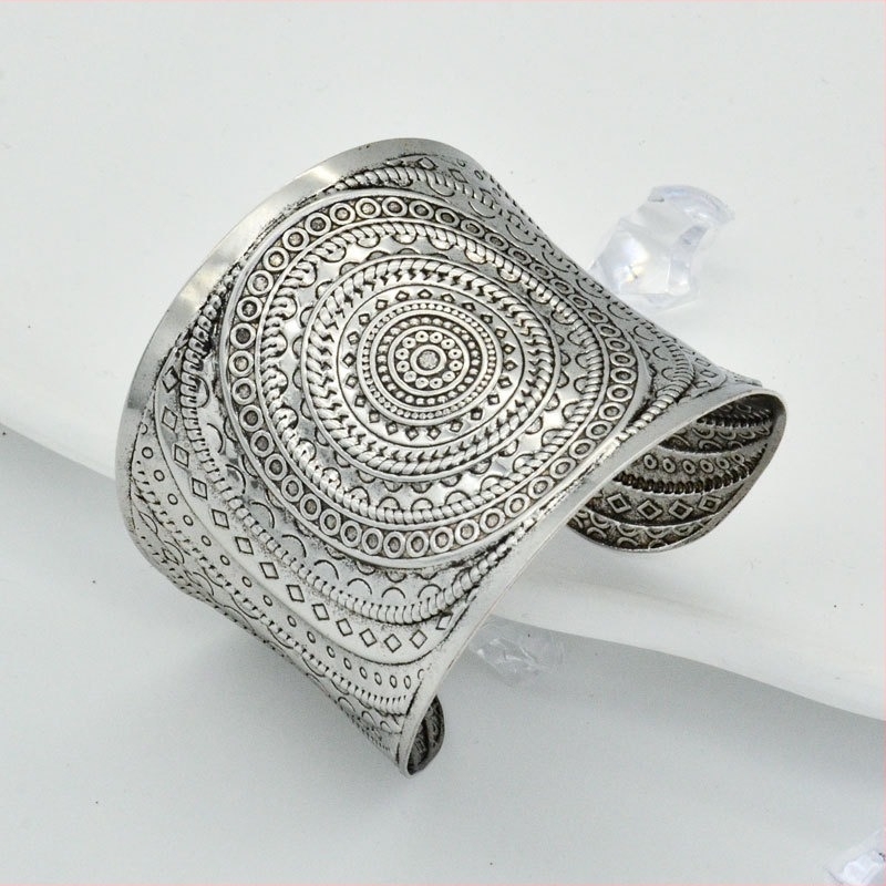 Vanjska trgovina prekogranična Amazon veleprodaja retro zlatna i srebrna metalna otvorena narukvica pretjerana personalizirana modna pista performans nakit