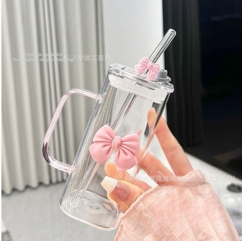 Staklena šalica s kvadratnom mašnom i ručkom, visokog izgleda, otpornosti na visoke temperature, slatka ružičasta šalica slamke u obliku vile