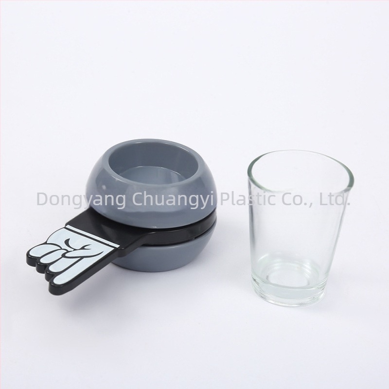 Kreativni pribor za vino s okretnim tanjurom za prste, mjesta za razonodu i zabavu, pomoć pri izvlačenju igračaka, kazna za vinski rulet, rekviziti