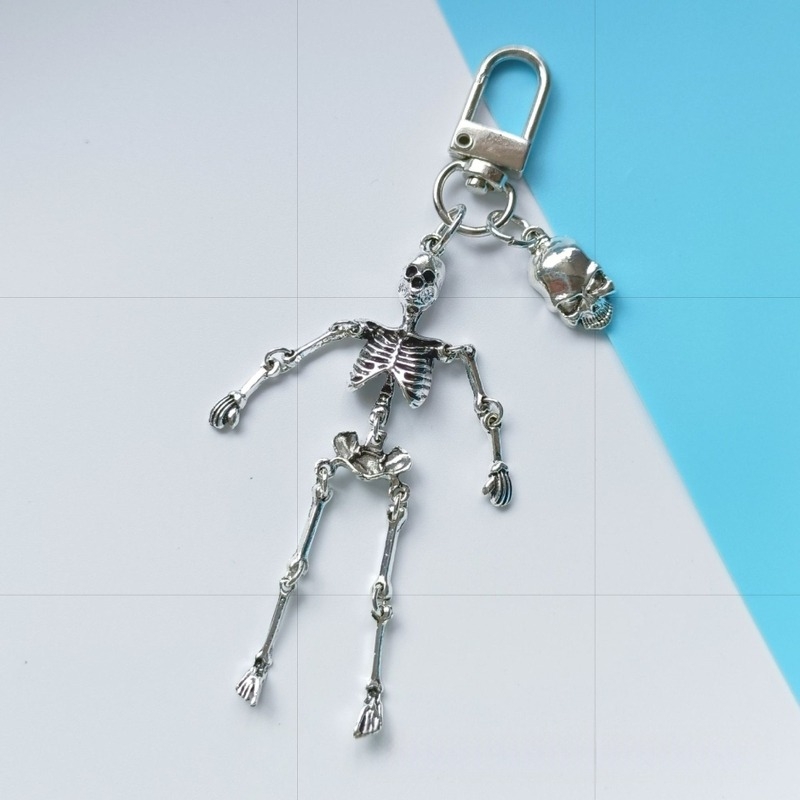 Vintage gotički privjesak za ključeve s lubanjem Diablo Twist, personalizirani privjesak s lubanjom, ruksak, poklon za Noć vještica