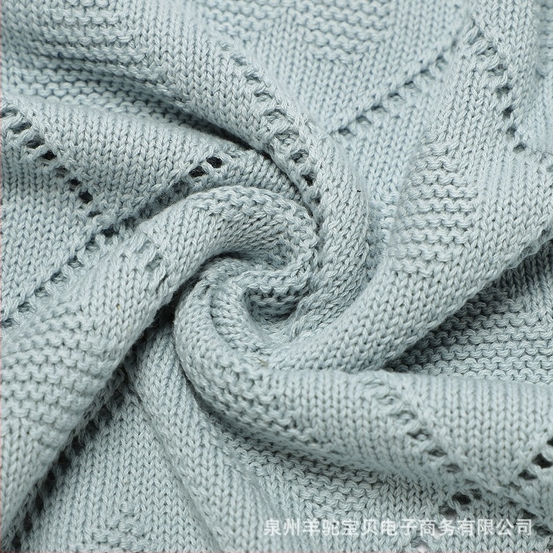 Najprodavanija pletena navlaka za dječju deku s izrezom srca