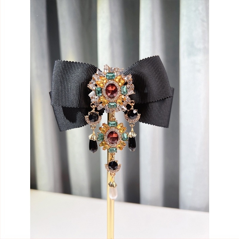 Veleprodaja europskih i američkih retro vintage legiranih broševa za starije osobe, nakita za nišu, ukrasa za leptir-mašnu