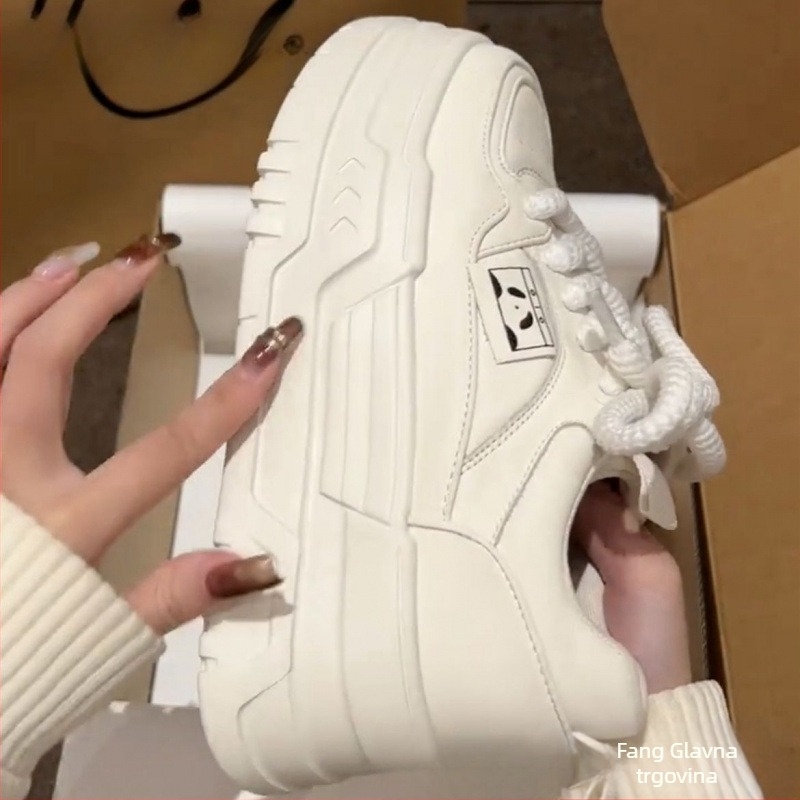 Ležerne bijele cipele s debelim potplatom i platformom u stilu slavnih osoba za žene, proljeće 2025., nove svestrane sportske tenisice za povećanje visine za žene