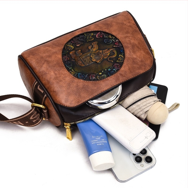 Torba za rame u obliku jastuka - PU, zatvarač, podstava od poliestera, jedna naramenica, proljeće 2025