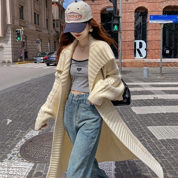 Kardigan bez ovratnika, debeli pleteni s 3D uzorkom i jednim gumbom