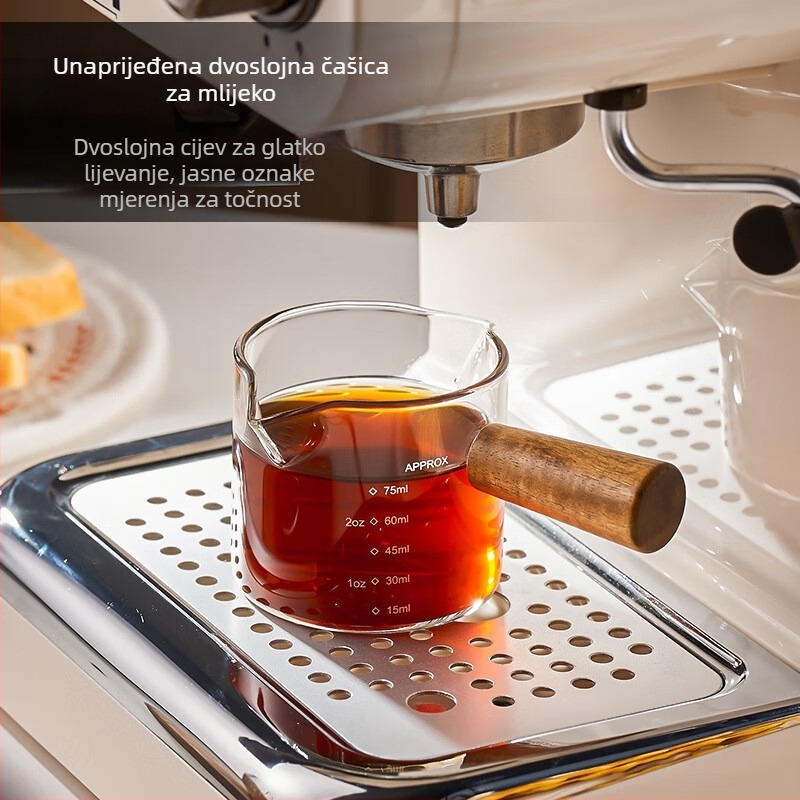 Espresso mjerna čašica s staklenim tijelom i skalom, drška od drveta – moderni jednostavni stil šalice za kavu s tiskanim logom