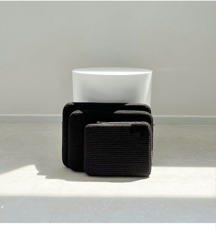 Unutarnja zaštitna futrola za prijenosno računalo i tablet – ultra lagana, otporna na habanje i proširiva; platnena s poliesterom podstavom.