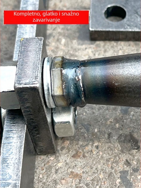 Prilagodljiva trokutasta motika za kopanje kanala; prozračivanje tla