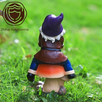 Ukrasna figura od smole za vrt, patuljak jaše gljivu, vanjska dekoracija; idealan poklon za rođendan ili Božić