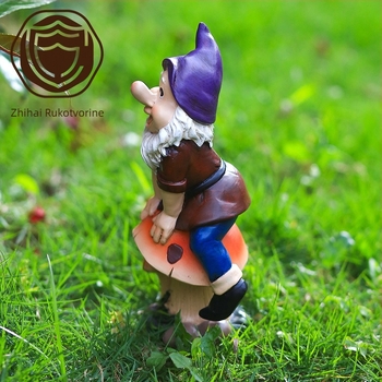 Ukrasna figura od smole za vrt, patuljak jaše gljivu, vanjska dekoracija; idealan poklon za rođendan ili Božić