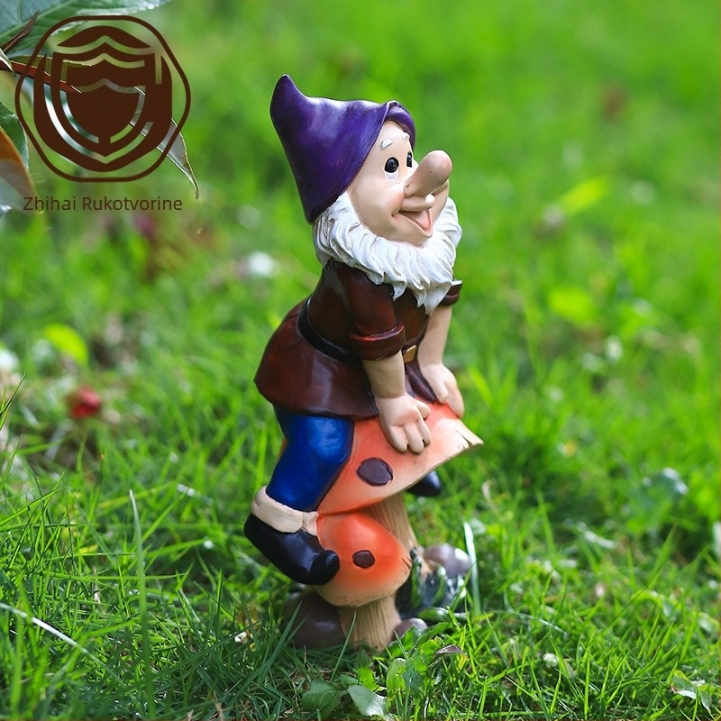 Ukrasna figura od smole za vrt, patuljak jaše gljivu, vanjska dekoracija; idealan poklon za rođendan ili Božić