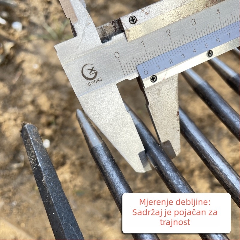 Željezna vrtna grablja s gusto postavljenim zubima za otpuštanje tla – zavaren poljoprivredni alat