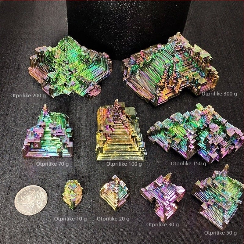 Bismut kristalni mineralni primjerak, piramidalni oblik, metalni ukras