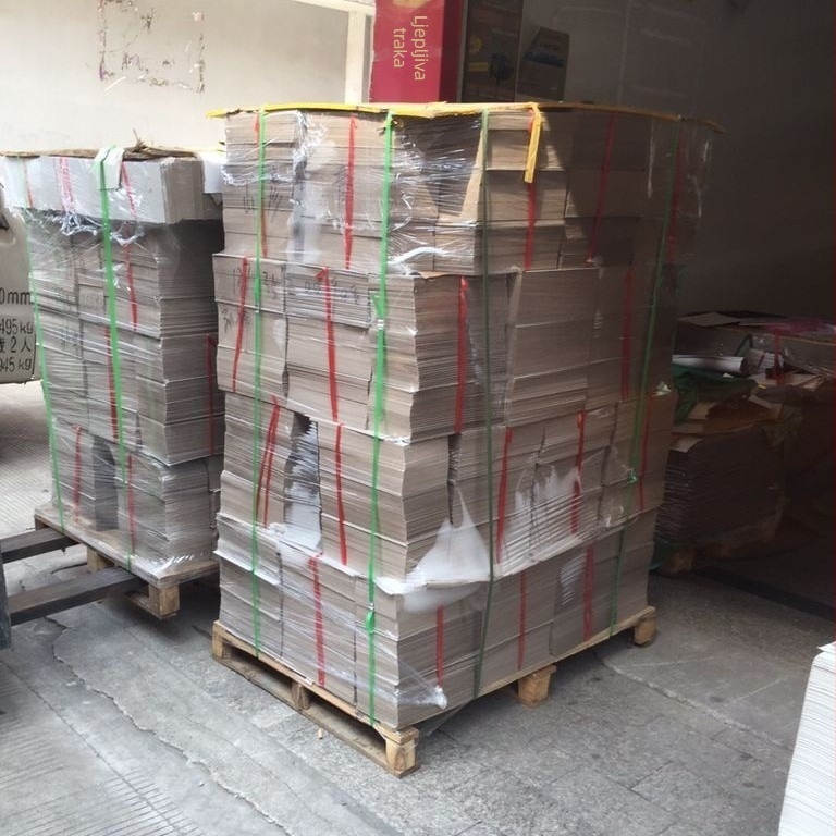 Karton papir, Klasa A, debljina 2 mm, 1300 gsm, namijenjen za Kraft omotnice, pakiranje hrane i kožne kutije