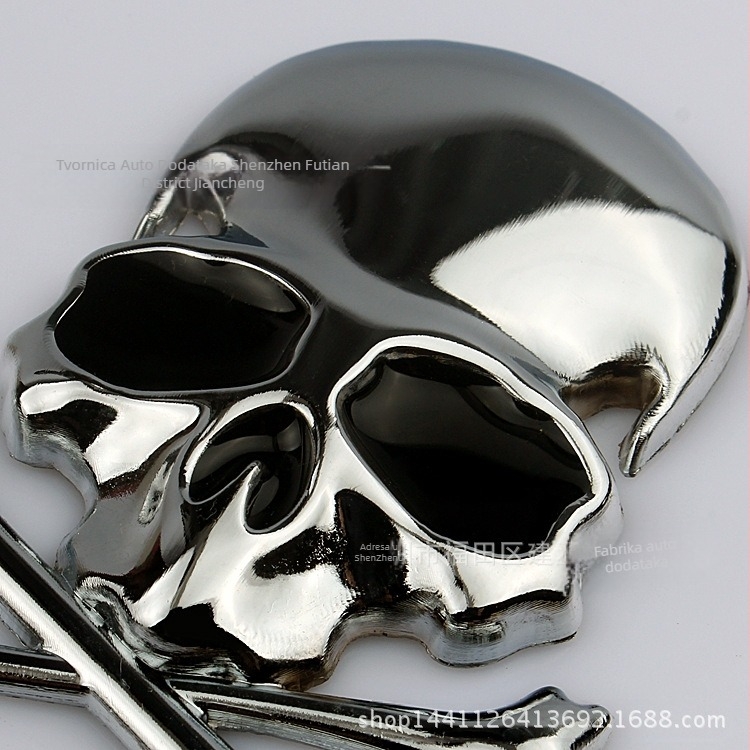 Automobilska metalna jedinstvena emblema s lubanjom – cinkova legura; montaža ljepilom; za karoseriju; uzorak: kao na slici