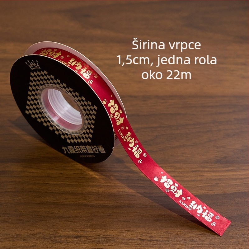 Novogodišnja poklon kutija od ratana s keksiima, orasima i tortom – 20 privjesaka, kutija od ratana i dvije vrpce