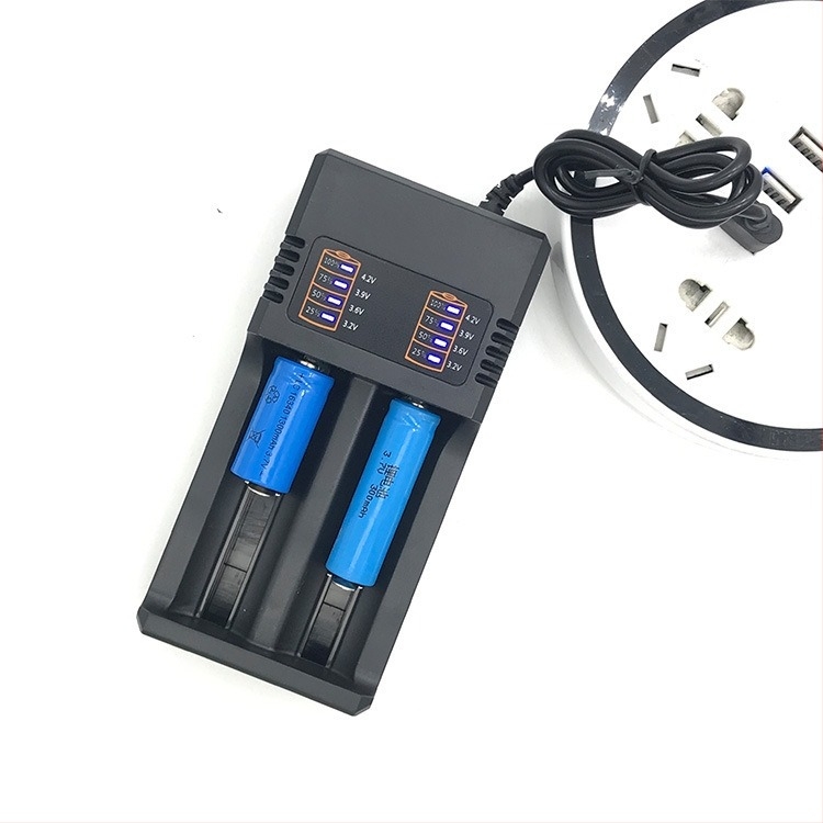 USB punjač s dva utora za baterije 18650/26650 Li-ion, inteligentno brzo punjenje, izlaz 4.2V 2A, ulaz AC 110-240V, CE