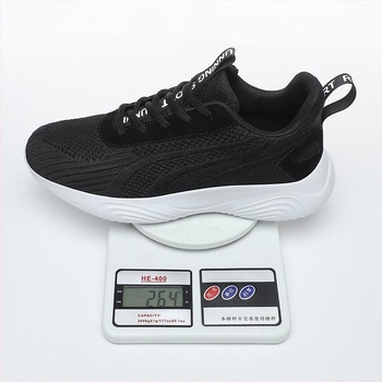 Muške sportske casual tenisice s niskim gornjim dijelom i šnuralom; gornji dio od tekstila; pjenasti potplat; unutarnja mreža; visina pete 3–5 cm