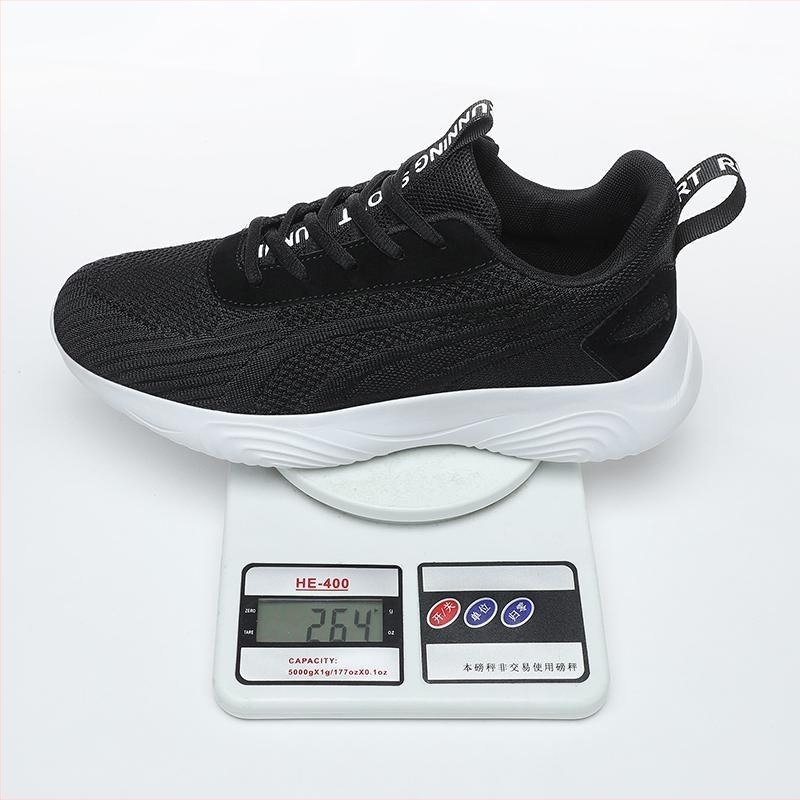 Muške sportske casual tenisice s niskim gornjim dijelom i šnuralom; gornji dio od tekstila; pjenasti potplat; unutarnja mreža; visina pete 3–5 cm